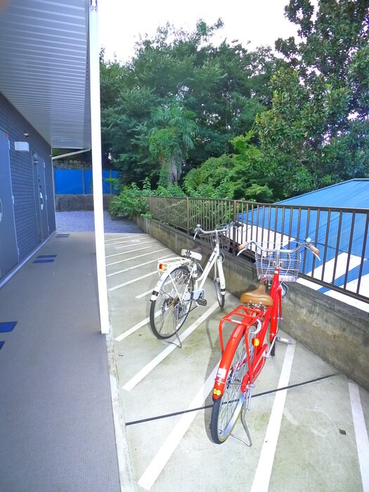 物件外観写真4　(駐輪場)