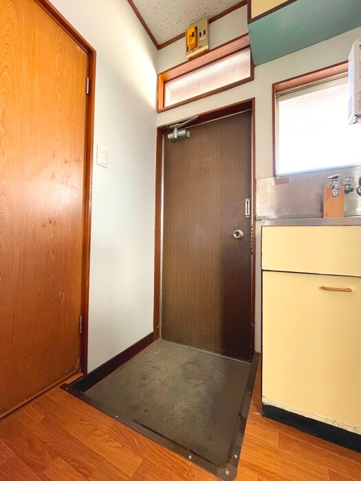 物件内観写真7　(玄関)