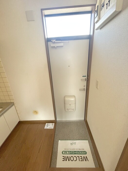 物件内観写真18　(玄関)