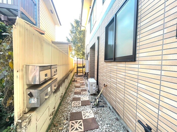 物件外観写真4　(エントランス部分)