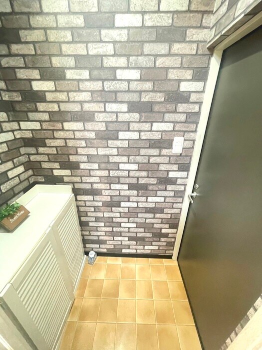 物件内観写真16　(玄関)