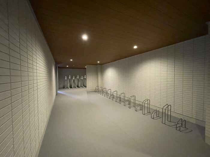 物件外観写真4　(駐輪場)