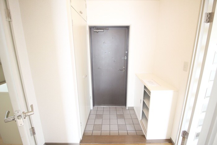 物件内観写真7　(玄関)