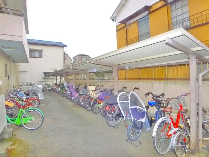 物件外観写真4　(駐輪場)