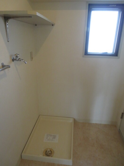 物件内観写真13　(洗濯機置場)