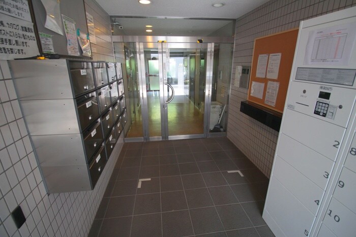 物件外観写真3　(エントランス部分)