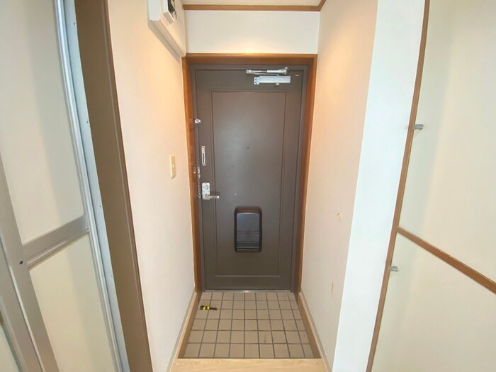 物件内観写真14　(玄関)
