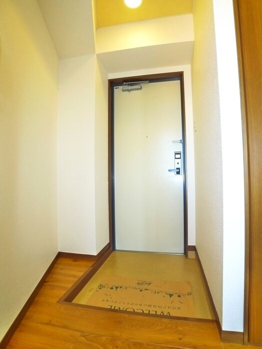 物件内観写真16　(玄関)