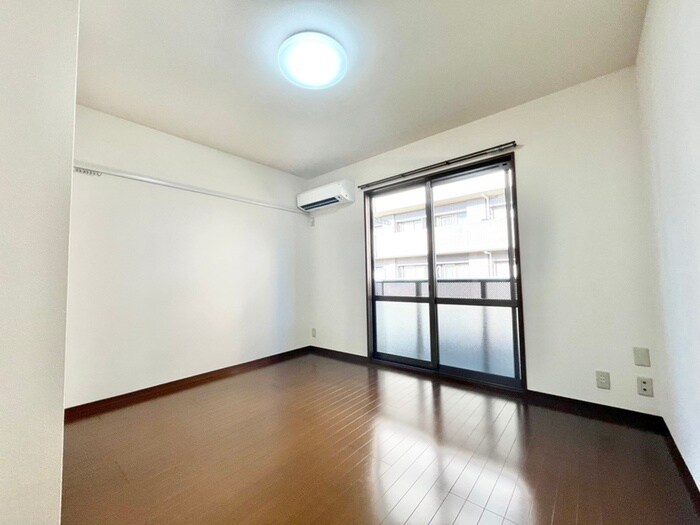 物件内観写真10　(居室)