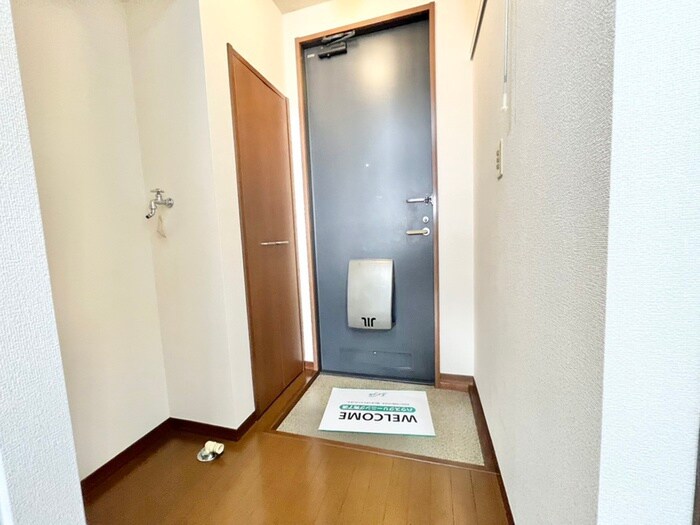 物件内観写真18　(玄関)