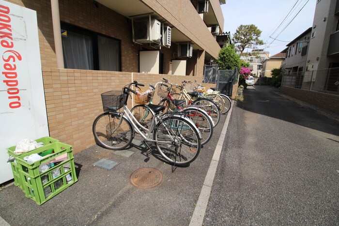 物件外観写真5　(駐輪場)