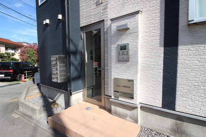 物件外観写真2　(エントランス部分)