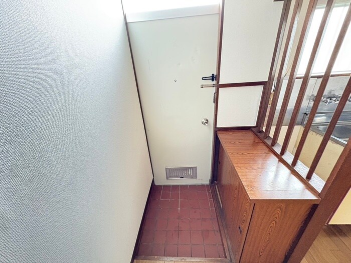 物件内観写真16　(玄関)