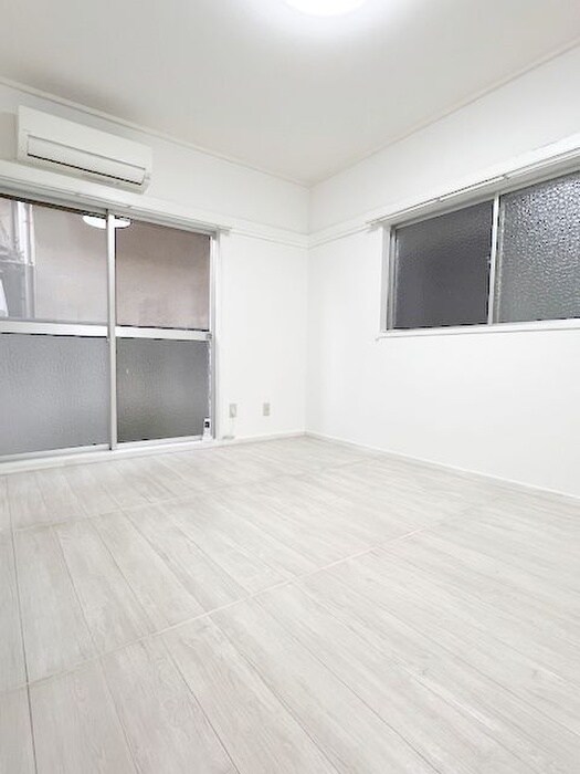 物件内観写真8　(室内からの展望)