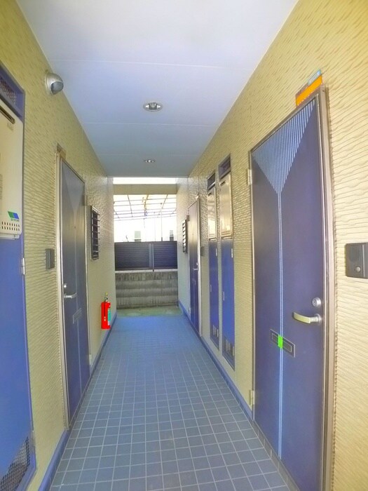 物件外観写真6　(エントランス部分)