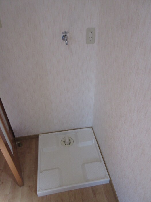 物件内観写真15　(洗濯機置場)