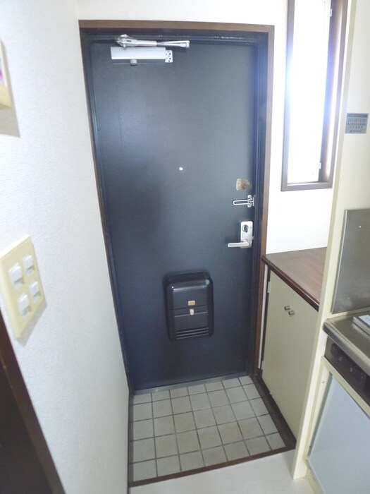 物件内観写真16　(玄関)