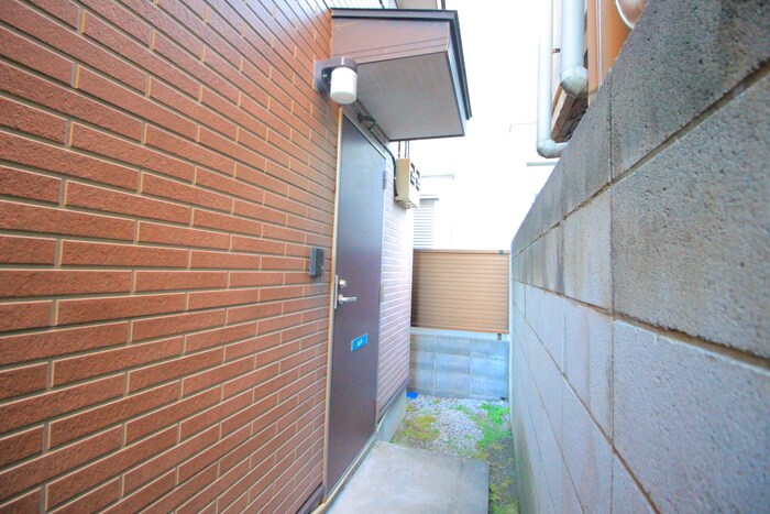物件外観写真3　(エントランス部分)