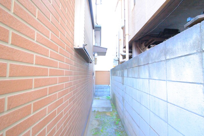 物件外観写真5　(エントランス部分)