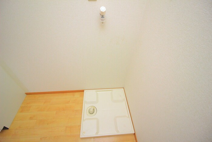 物件内観写真16　(洗濯機置場)