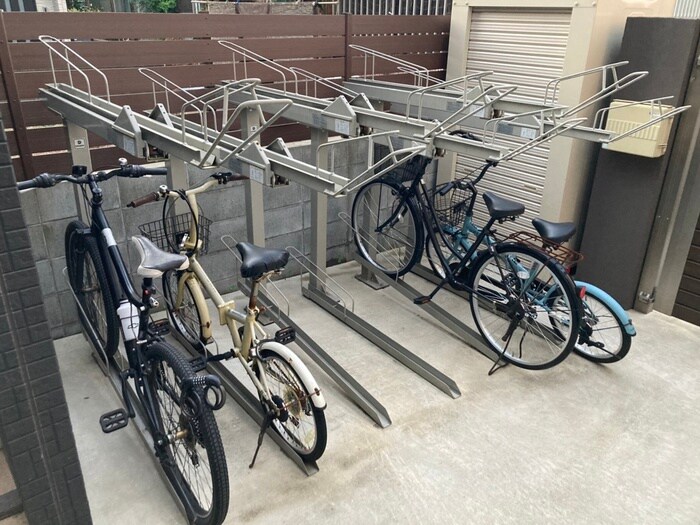物件外観写真6　(駐輪場)