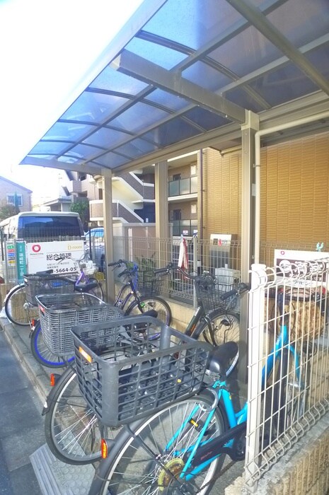 物件外観写真4　(駐輪場)