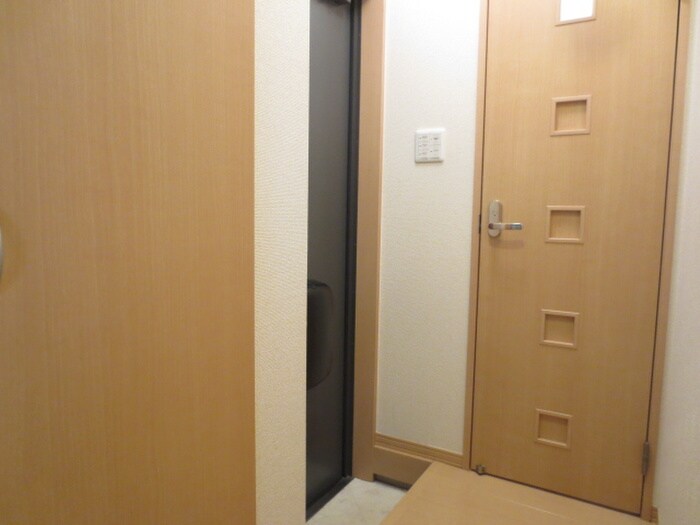 物件内観写真15　(玄関)