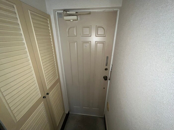 物件内観写真12　(玄関)