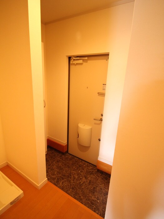 物件内観写真7　(玄関)