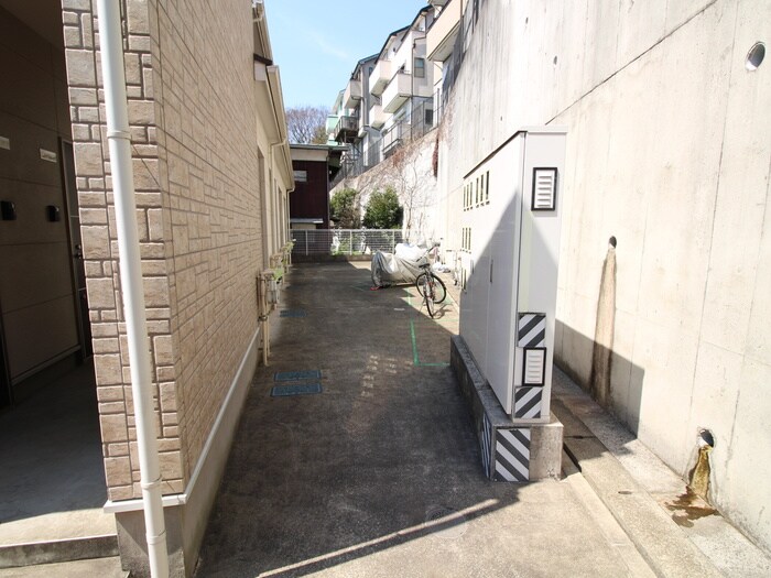 物件外観写真3　(駐輪場)