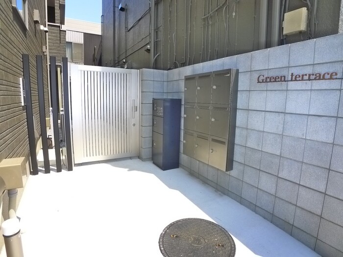 物件外観写真3　(エントランス部分)