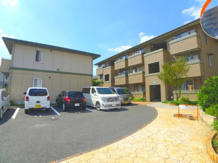 物件外観写真5　(駐車場)