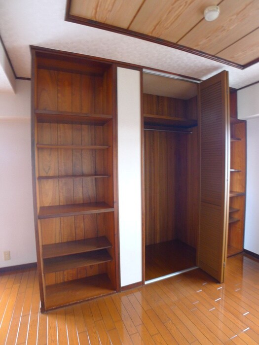 中島ビルの収納