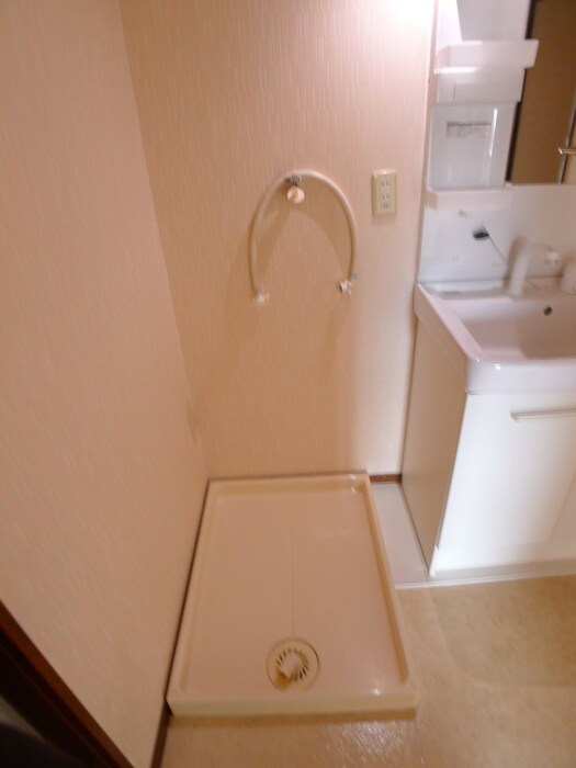 物件内観写真15　(洗濯機置場)