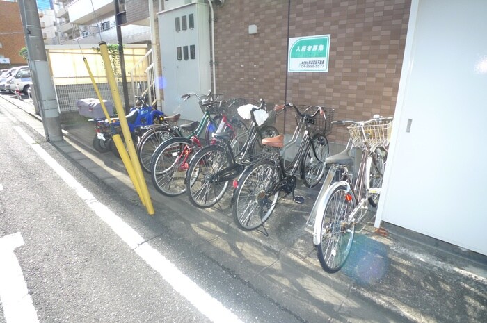 物件外観写真5　(駐輪場)