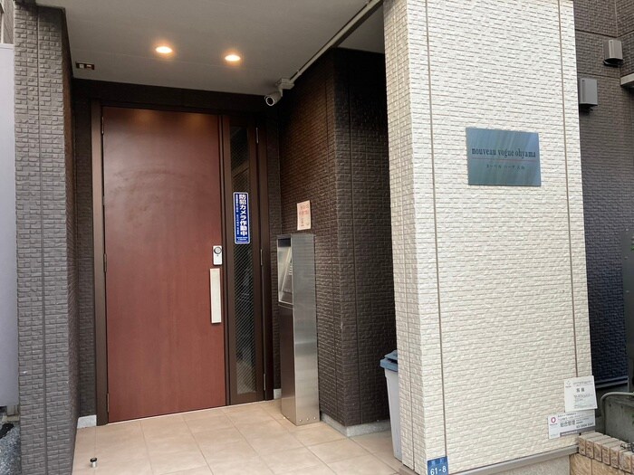 物件外観写真3　(エントランス部分)