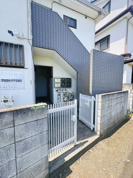 物件外観写真2　(エントランス部分)