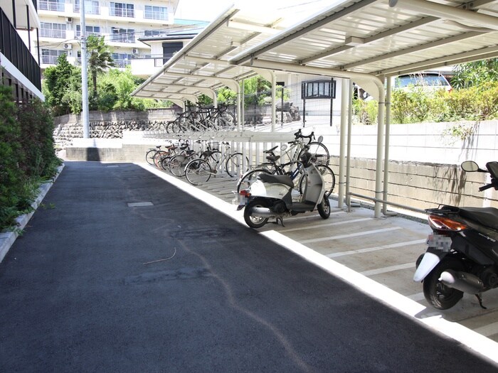物件外観写真4　(駐輪場)