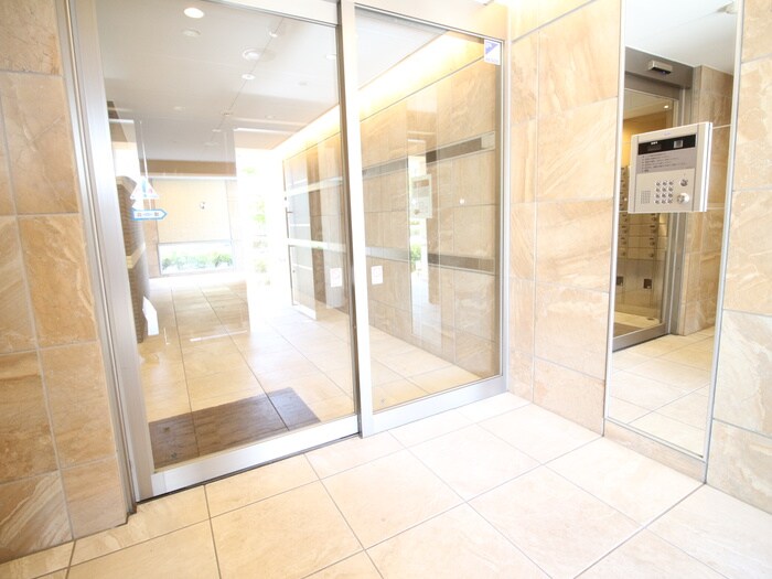 物件外観写真5　(エントランス部分)