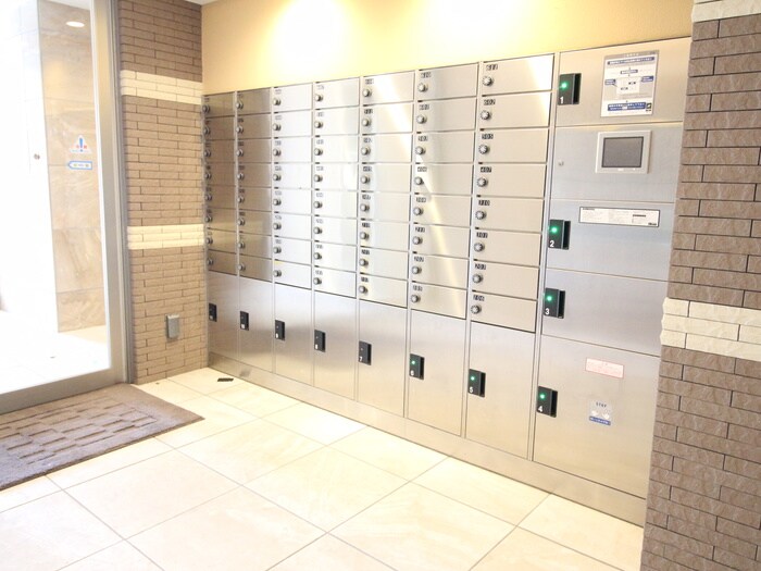 物件外観写真6　(エントランス部分)