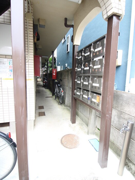 物件外観写真6　(エントランス部分)