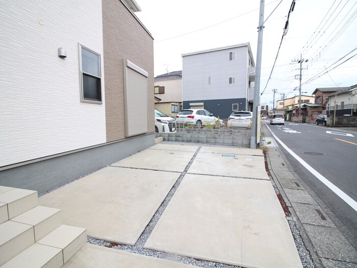 物件外観写真4　(駐車場)