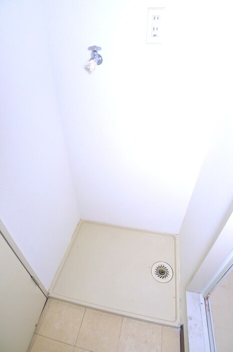 物件内観写真16　(洗濯機置場)