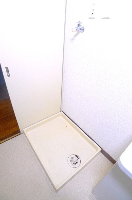 物件内観写真16　(洗濯機置場)