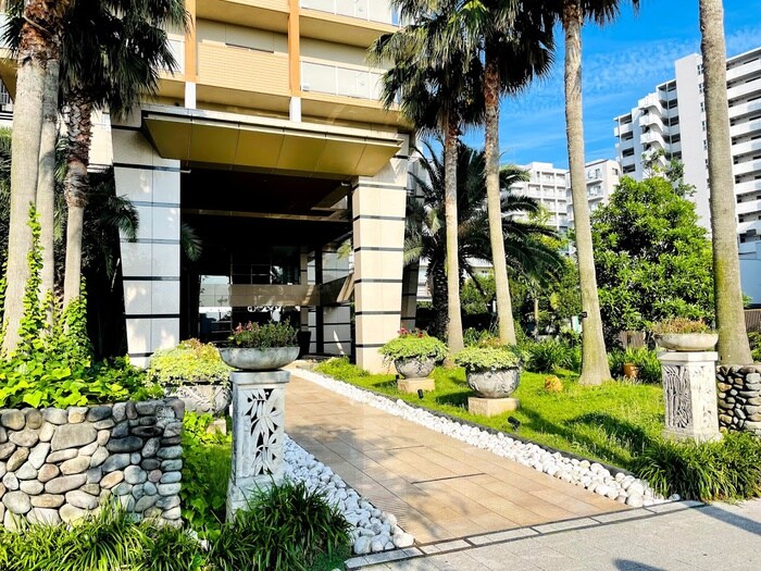 物件外観写真2　(エントランス部分)