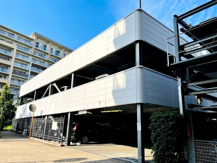 物件外観写真6　(駐車場)