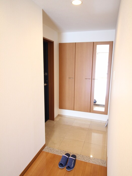 物件内観写真10　(玄関)