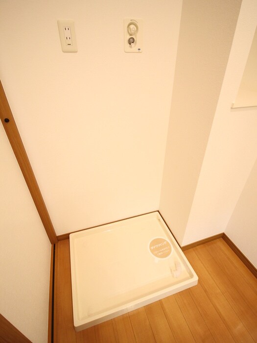 物件内観写真14　(洗濯機置場)