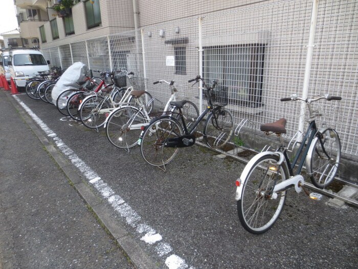 物件外観写真5　(駐輪場)