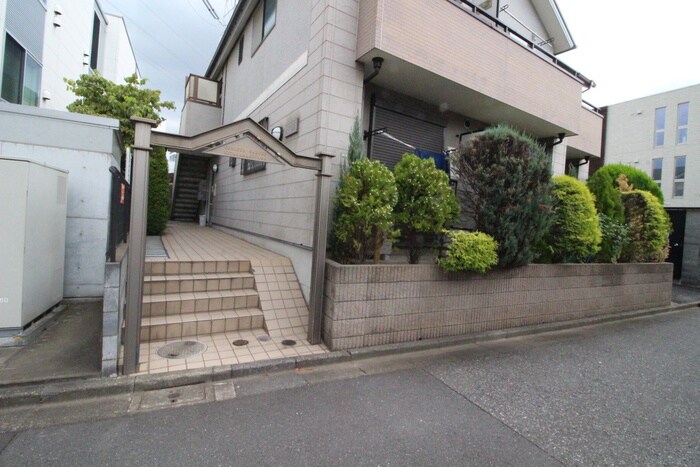 物件外観写真3　(エントランス部分)